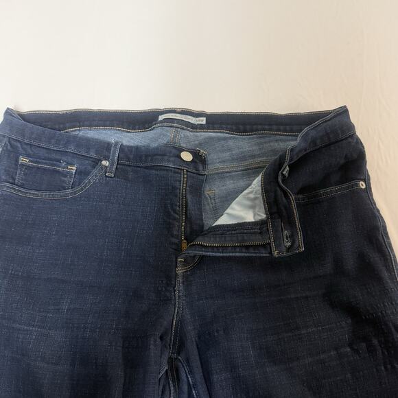 Levi’s Blue Dark Wash Cotton Blend Classic Denim Bermuda Womens Shorts Size 18W - Picture 5 of 14